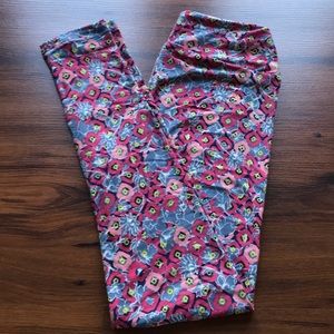 NWOT OS LULAROE LEGGINGS